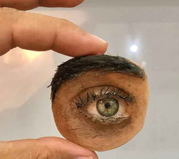 پروتز چشم برای سالمندان