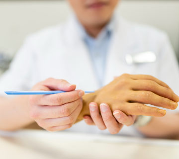 انجام پروتز دست برای له شدن عضو هنگام کار با دستگاه! 13 پروتز دست برای له شدن عضو